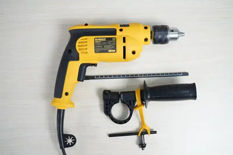 Máy khoan cầm tay 650W  Dewalt DWD024-B1