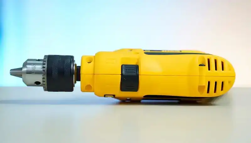 Máy khoan cầm tay 650W  Dewalt DWD024-B1